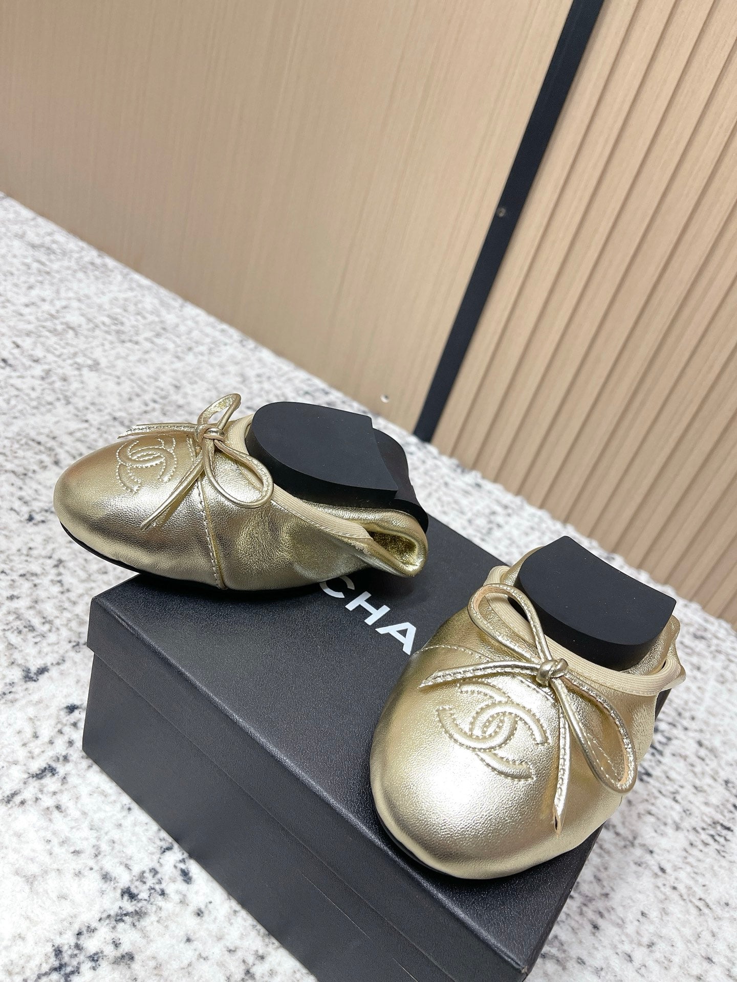 Chanel 26SS Ballet Flats Shoes Gold Metallic in Lambskin  591393