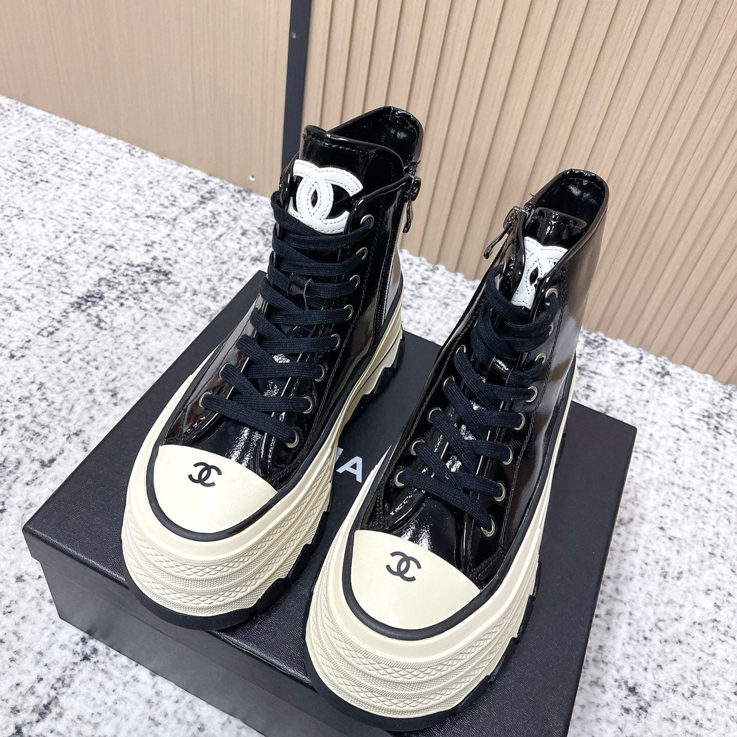 Chanel Platform High-Top Casual Black Sneakers in Cowhide 591371