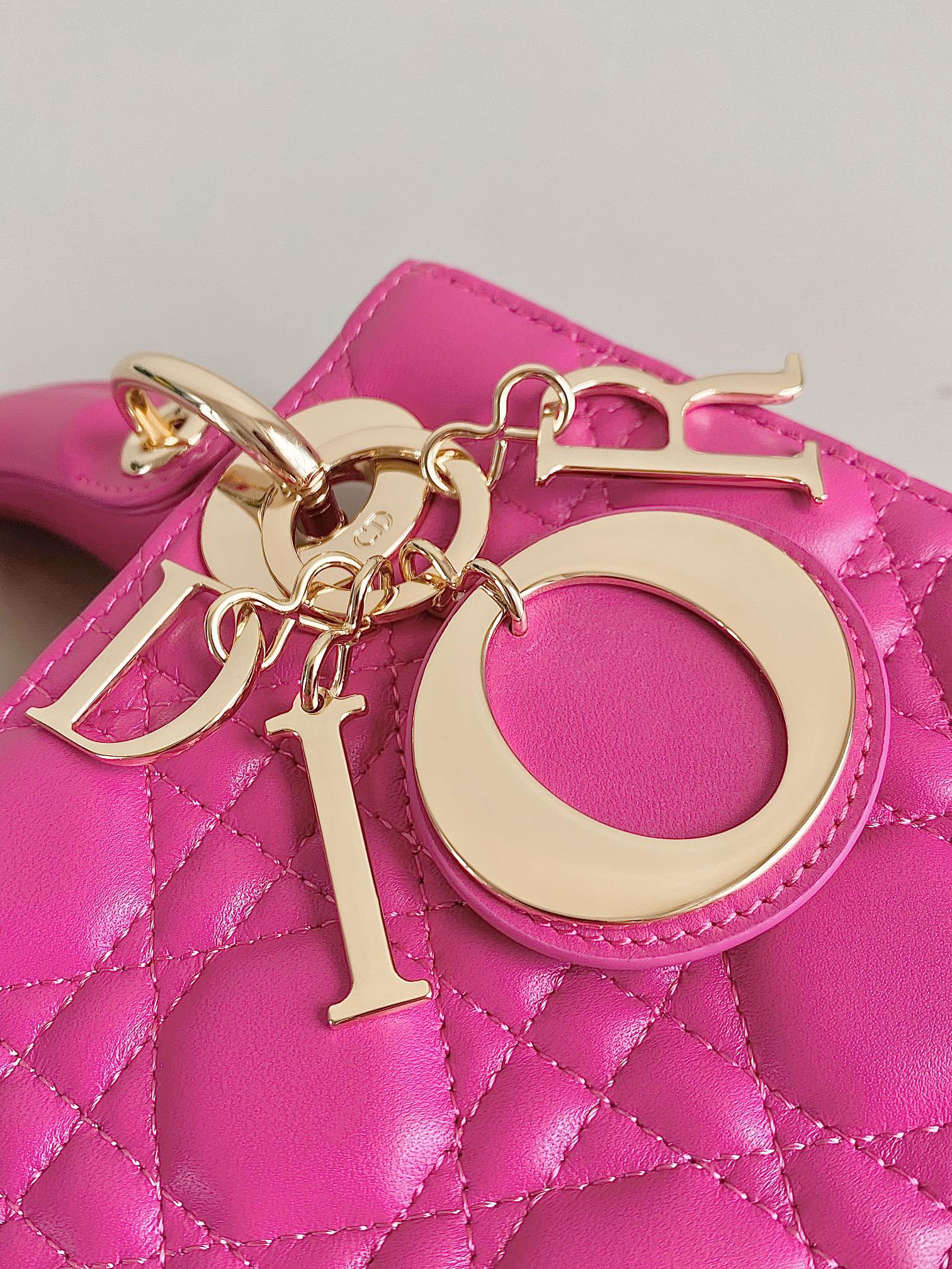 MEDIUM LADY 20 HANDBAG IN HOT PINK LAMBSKIN