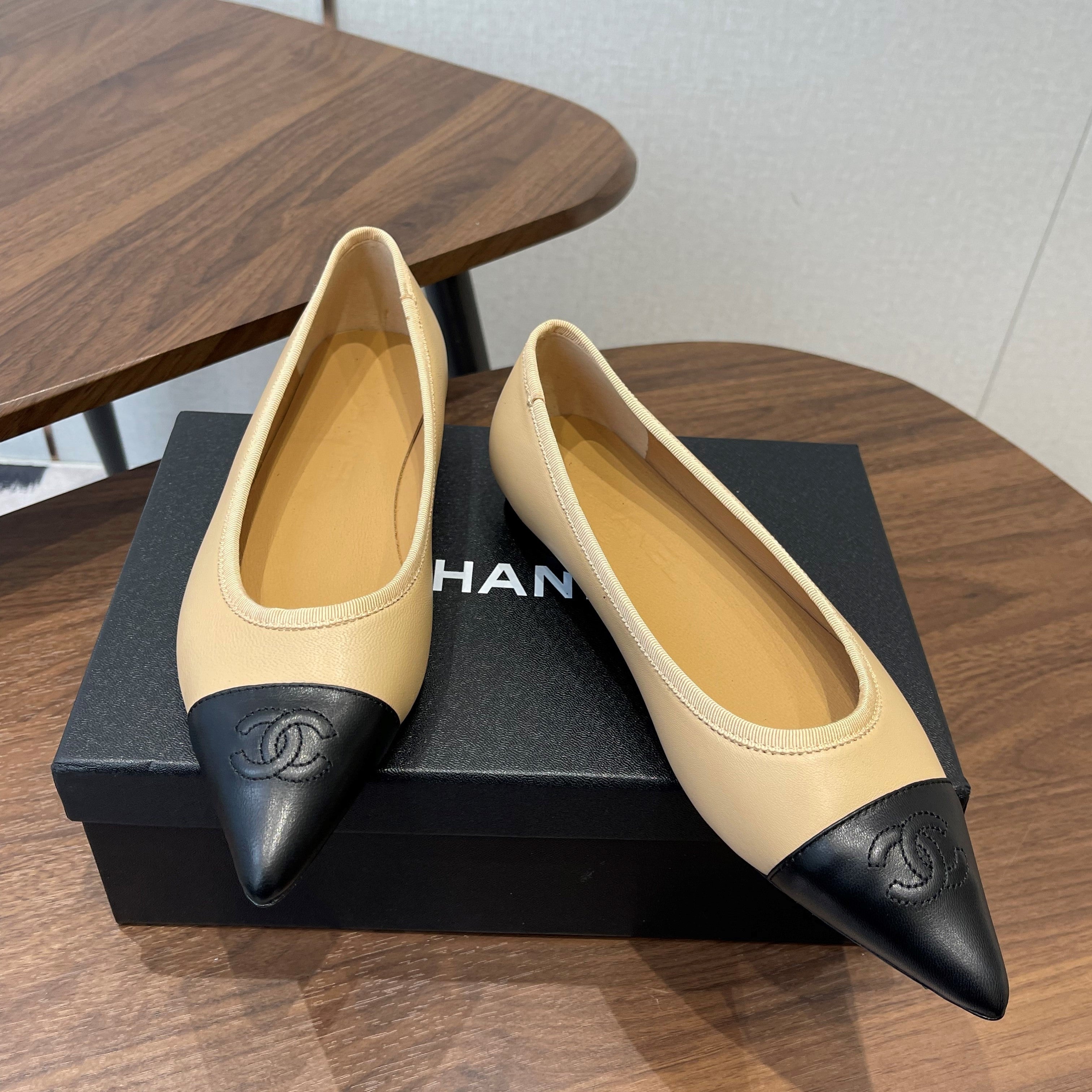 CC 26s Ballet Flats Beige Black Lambskin 624240